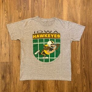 Vintage Grey Looney Tunes Tasmanian Devil Iowa Hawkeyes College Football T Shirt